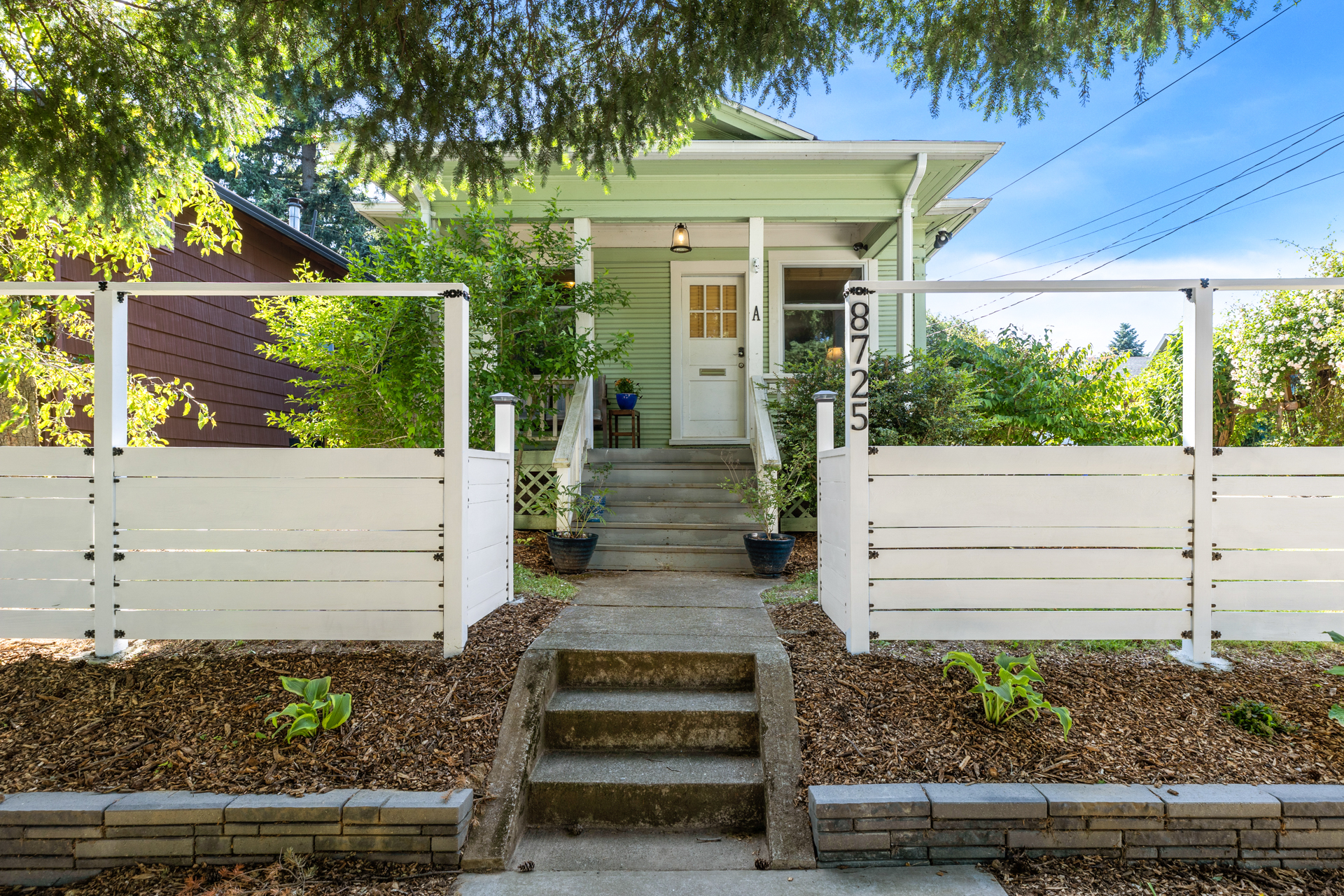 A Dill Ward Group listing, a Portland craftsman bungalow