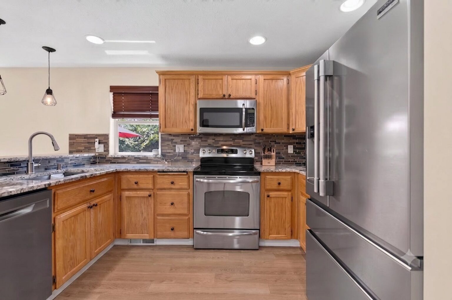 1250 N Ponderosa St, Canby, OR 97013, photo 2