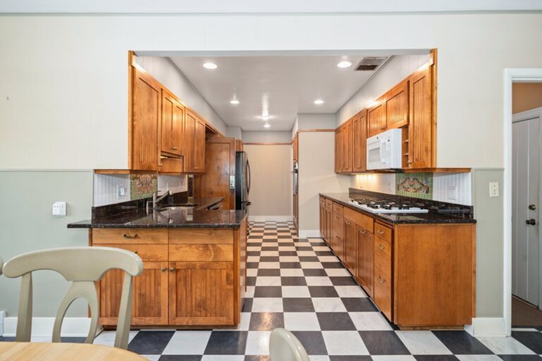660 SW Evans St, Portland, OR 97219, photo 13