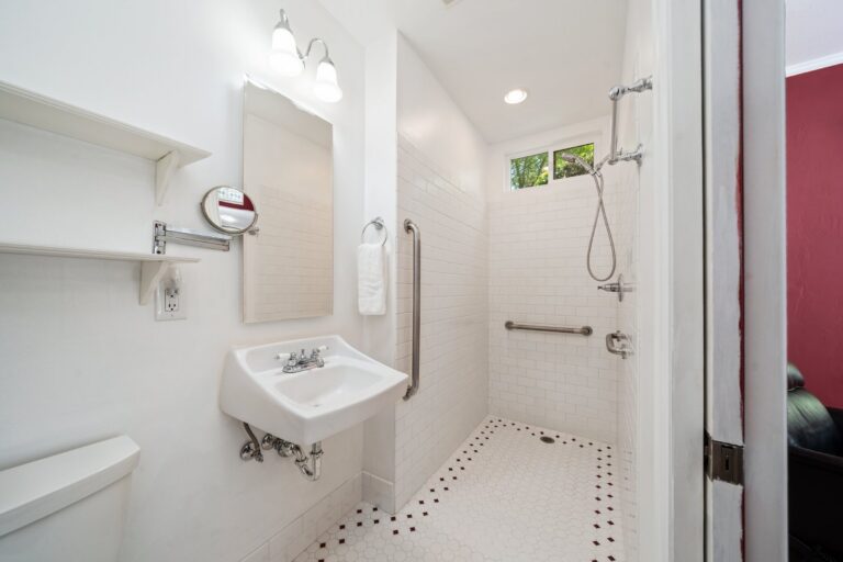 660 SW Evans St, Portland, OR 97219, photo 23