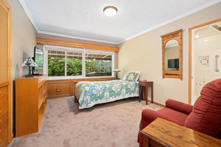 660 SW Evans St, Portland, OR 97219, photo 24