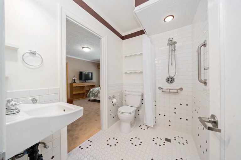 660 SW Evans St, Portland, OR 97219, photo 25