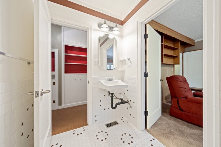 660 SW Evans St, Portland, OR 97219, photo 26
