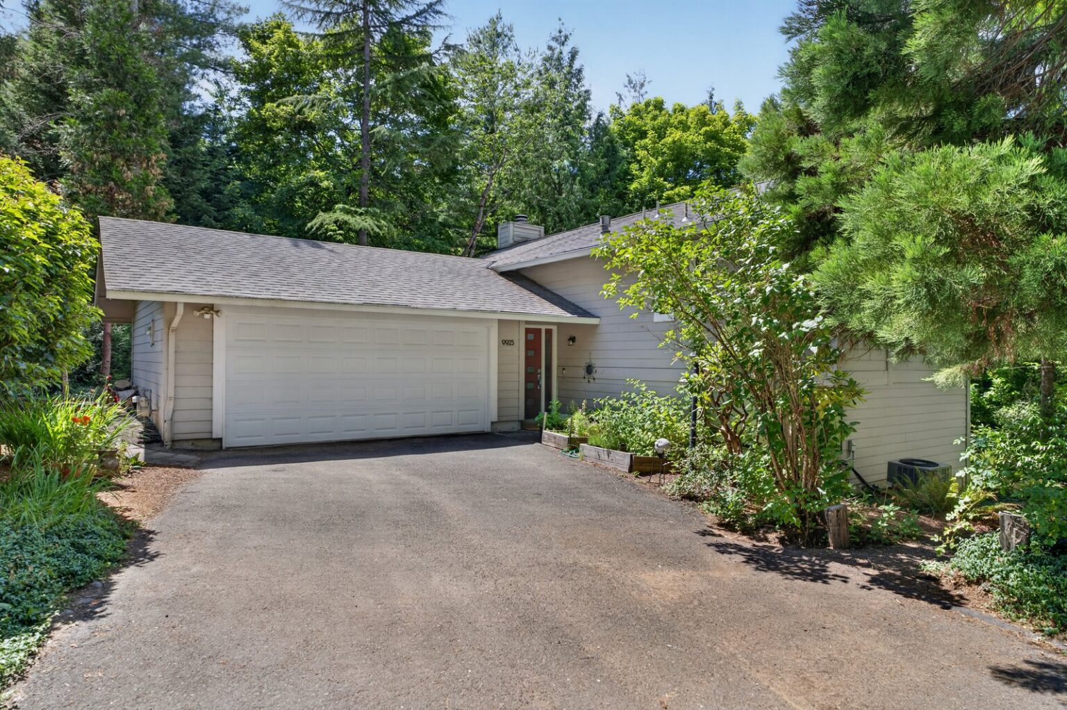 9925 SW Quail Post Rd, Portland, OR 97219, photo 1