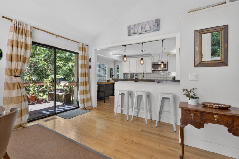9925 SW Quail Post Rd, Portland, OR 97219, photo 17