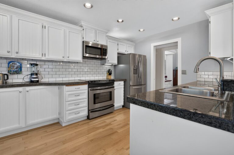 9925 SW Quail Post Rd, Portland, OR 97219, photo 18