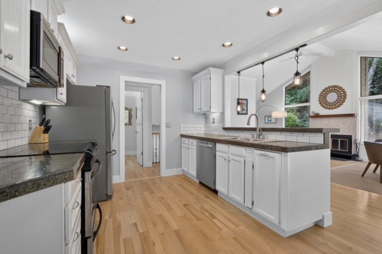 9925 SW Quail Post Rd, Portland, OR 97219, photo 20