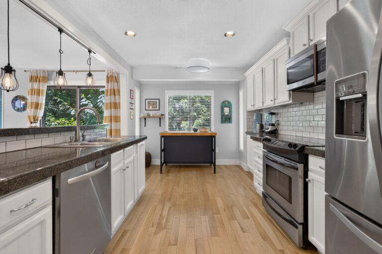 9925 SW Quail Post Rd, Portland, OR 97219, photo 21