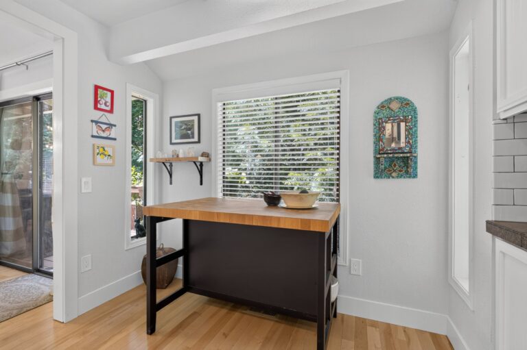9925 SW Quail Post Rd, Portland, OR 97219, photo 22