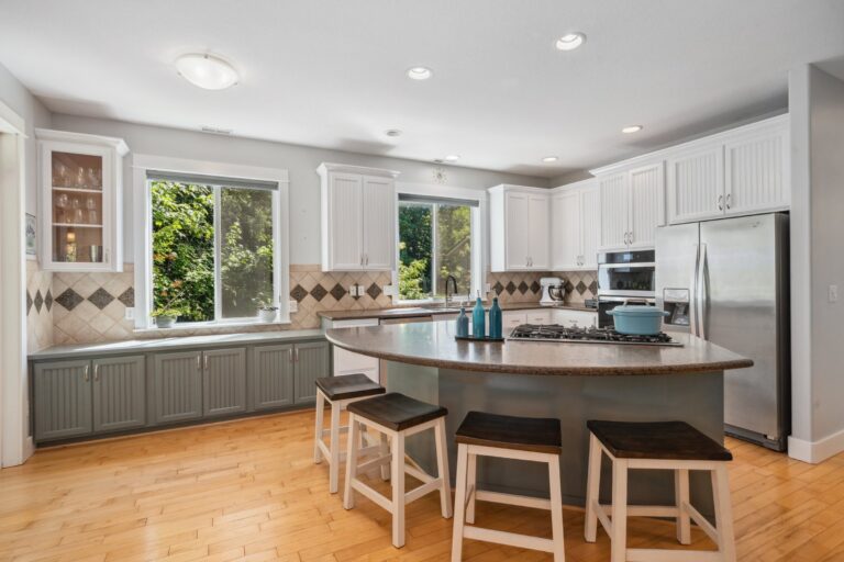 7540 SW Becky Ct, Beaverton, OR 97007, photo 9